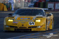 Davies leads despite incident with Magnussen Davies leads despite incident with Magnussen