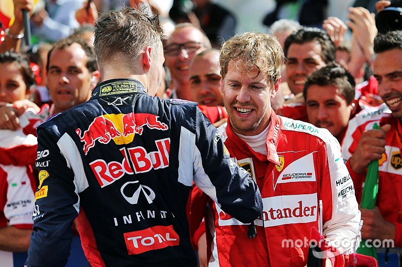 Феттель и Квят поздравляют друг друга после финиша гонки