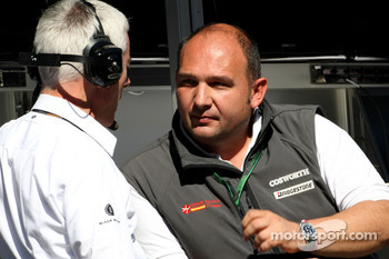 Geoff Willis, Red Bull Racing, Technical Director and Colin Kolles, Hispania Racing Team, Team Principal