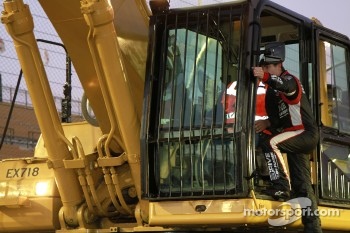 The Phoenix International Raceway start the repaving for the new track after the race with some help from Jeff Gordon, Hendrick Motorsports Chevrolet