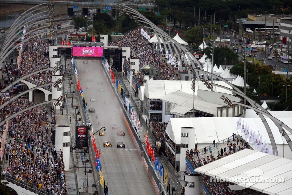 Start: Will Power leads