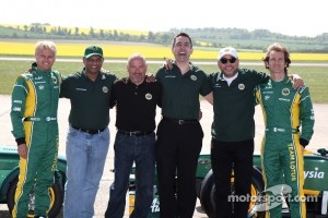 Heikki Kovalainen, Team Lotus, Tony Fernandes, Team Lotus, Team Principal, Mike Gascoyne, Team Lotus, Chief Technical Officer, Ansar Ali, Caterham Cars, Jarno Trulli, Team Lotus