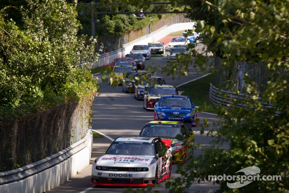 Jacques Villeneuve, Penske Racing Dodge leads the field