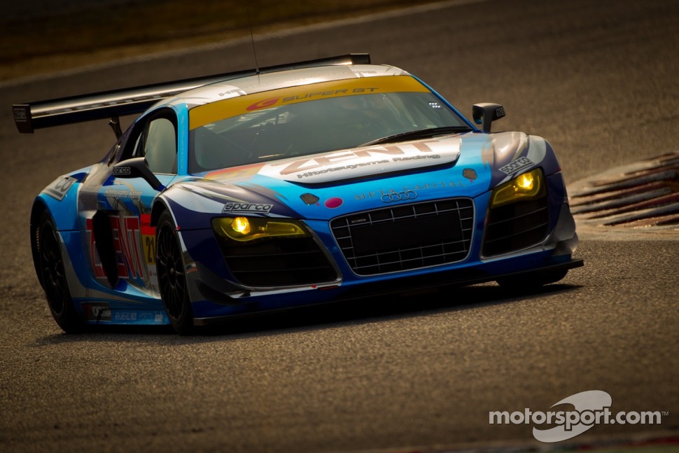 #21 Hitotsuyama Racing Audi R8 LMS: Cyndie Allemann