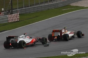 Jenson Button, McLaren Mercedes and Narain Karthikeyan, HRT Formula One Team make contact