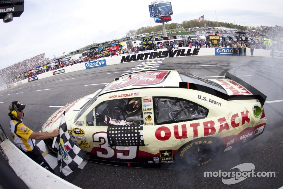 Race winner Ryan Newman, Stewart-Haas Racing Chevrolet