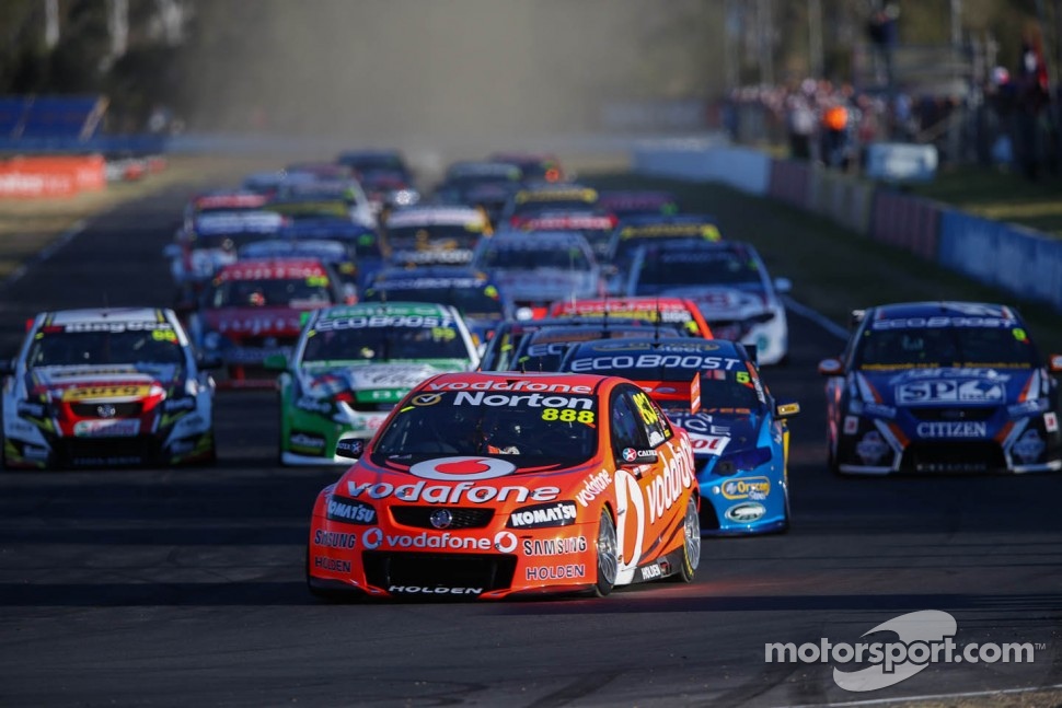 Start: Craig Lowndes leads
