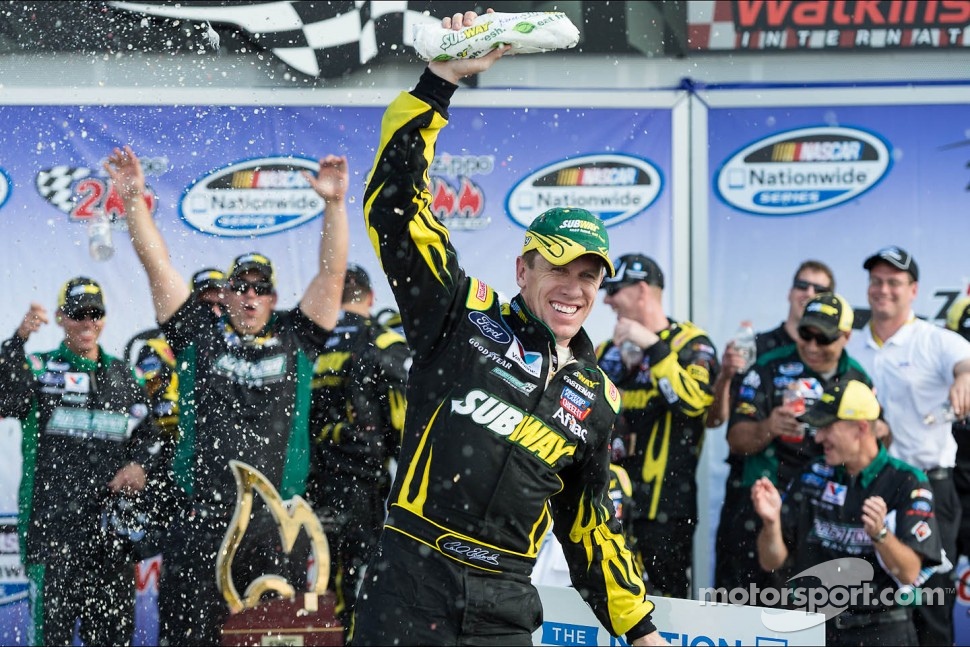 Victory lane: race winner Carl Edwards, Roush Fenway Ford