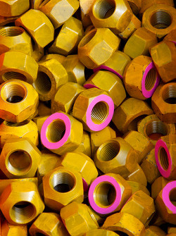 nascar-cup-fontana-2008-spare-lug-nuts-tossed-aside.jpg