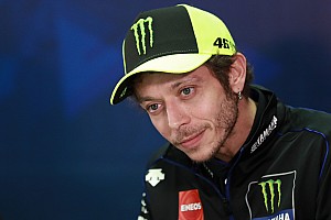 Rossi aporta su grano de arena contra el coronavirus
