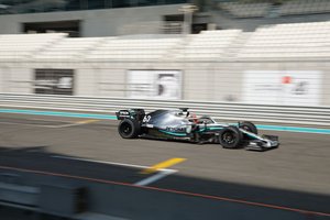 Russell logra 100 vueltas con los nuevos Pirelli de F1