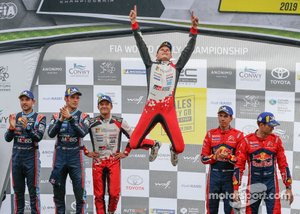 Podio: Ganadores Ott Tänak, Martin Järveoja, Toyota Gazoo Racing WRT Toyota Yaris WRC, segundos Thierry Neuville, Nicolas Gilsoul, Hyundai Motorsport Hyundai i20 Coupe WRC, terceros Sébastien Ogier, Julien Ingrassia, Citroën World Rally Team Citroen C3 WRC