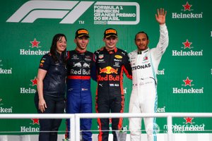 Podium: winnaar Max Verstappen, Red Bull Racing, tweede Pierre Gasly, Toro Rosso, derde Lewis Hamilton, Mercedes AMG F1, Hannah Schmitz, Red Bull Racing