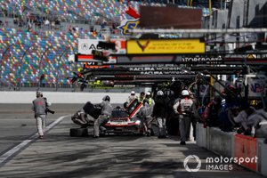 #7 Acura Team Penske Acura DPi, DPi: Helio Castroneves, Ricky Taylor, Alexander Rossi, pit stop
