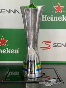 Trofeo para el GP de Brasil con homenaje a Ayrton Senna