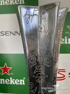 Trofeo para el GP de Brasil con homenaje a Ayrton Senna