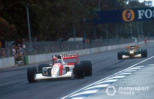 Gerhard Berger, McLaren MP4/7A Honda, Michael Schumacher, Benetton B192 Ford