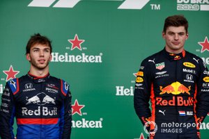 Pierre Gasly, Toro Rosso, en Max Verstappen, Red Bull Racing