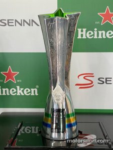 Trofeo para el GP de Brasil con homenaje a Ayrton Senna