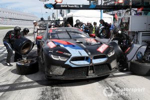 #24 BMW Team RLL BMW M8 GTE, GTLM: John Edwards, Augusto Farfus, Chaz Mostert, Jesse Krohn, pit stop