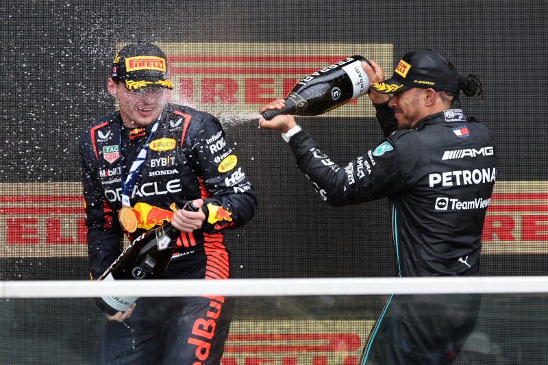 Max Verstappen Lewis Hamilton Red Bull Red Bull F1Mercedes Mercedes F1 ~Max Verstappen (Red Bull) und Lewis Hamilton (Mercedes) ~ 
