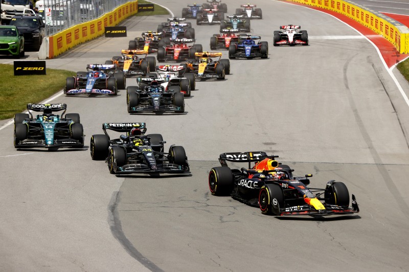 Max Verstappen Lewis Hamilton Fernando Alonso George Russell Esteban Ocon Red Bull Red Bull F1Mercedes Mercedes F1Aston Martin Aston Martin F1Alpine Alpine F1 ~Max Verstappen (Red Bull), Lewis Hamilton (Mercedes), Fernando Alonso (Aston Martin), George Russell (Mercedes) und Esteban Ocon (Alpine) ~ 