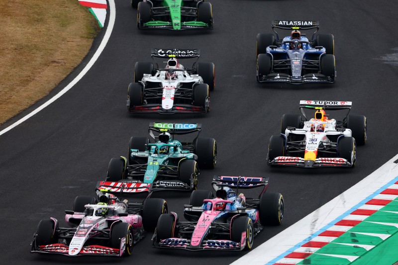 Oliver Bearman Pierre Gasly Fernando Alonso Ferrari Ferrari F1Haas Haas F1Alpine Alpine F1Aston Martin Aston Martin F1 ~Oliver Bearman (Haas), Pierre Gasly (Alpine) und Fernando Alonso (Aston Martin) ~ 