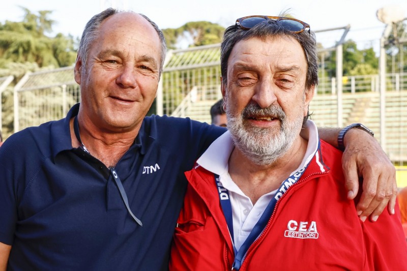 Gerhard Berger (links) mit Fabio Nobis von der Feuerwehr in Imola