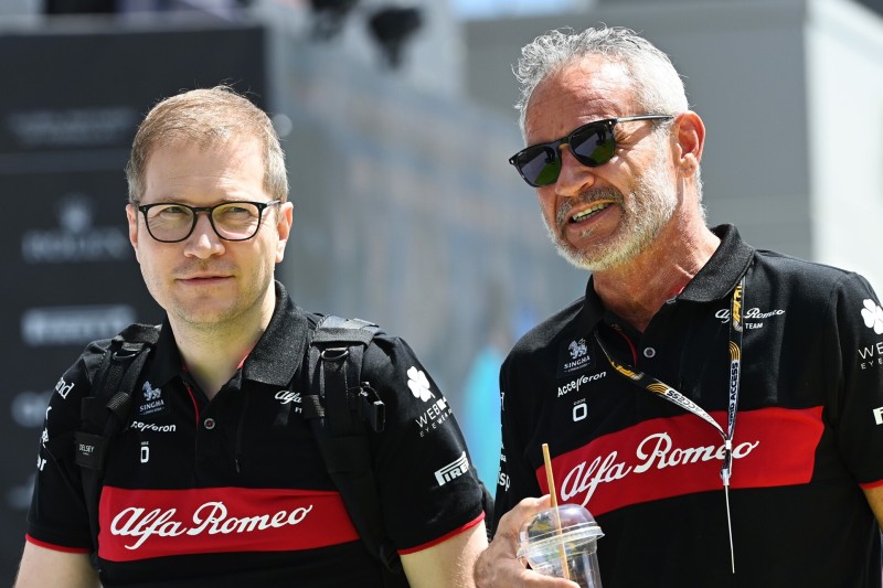 Andreas Seidl mit Beat Zehnder im Formel-1-Fahrerlager
