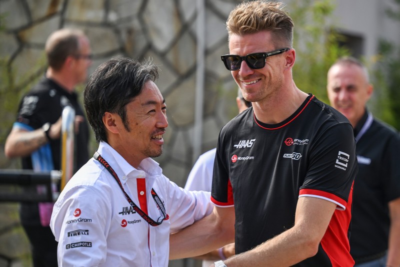 Haas-Teamchef Ayao Komatsu und Nico Hülkenberg