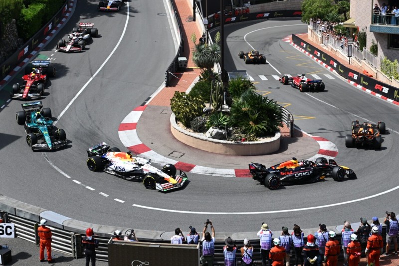 Die Startphase in Monaco 2025 in der Haarnadel-Kurve