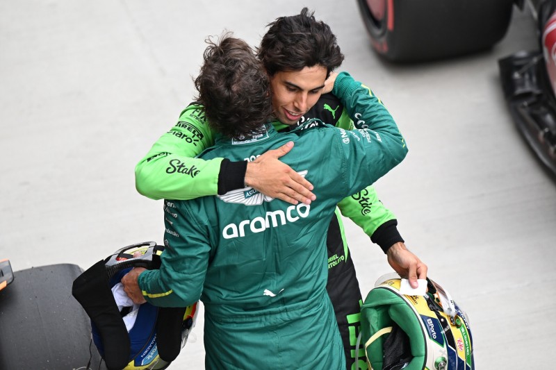Fernando Alonso (Aston Martin) und Gabriel Bortoleto (Sauber) nach dem Formel-1-Qualifying in Ungarn 2025