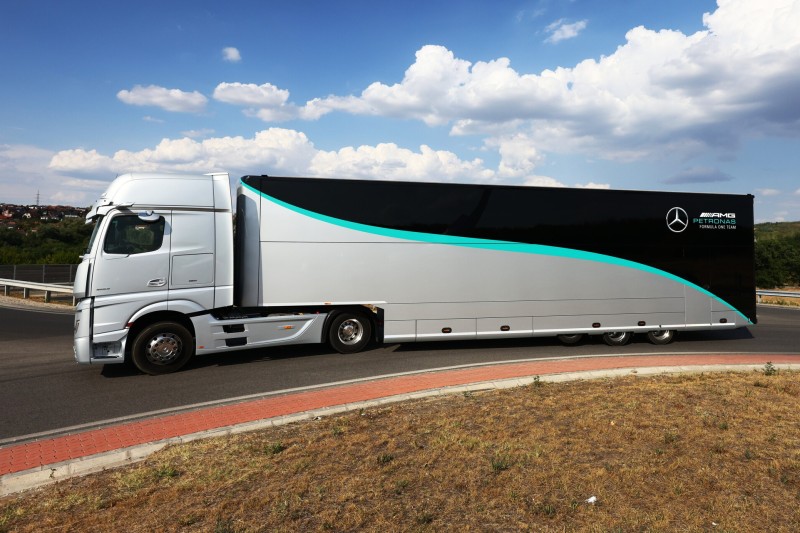 LKW des Mercedes-Formel-1-Teams mit Biobenzin