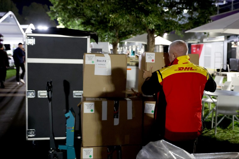 DHL, Logistik