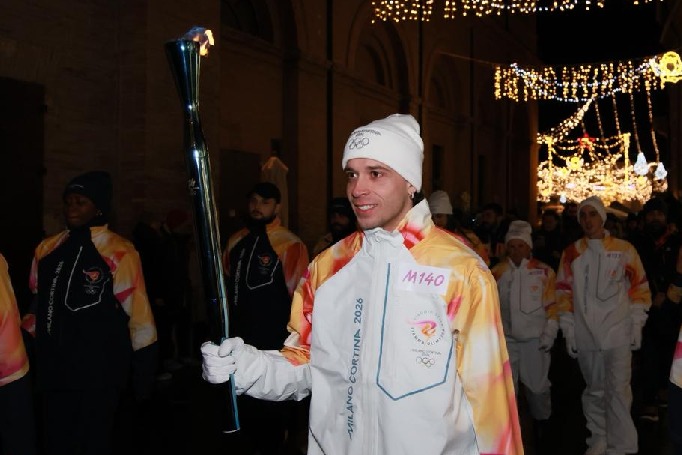 Auch MotoGP-Pilot Marco Bezzecchi trug bereits das olympische Feuer