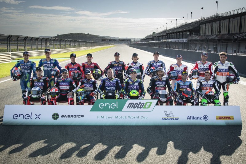 Gruppenfoto: Alle Piloten für die MotoE-Saison 2019