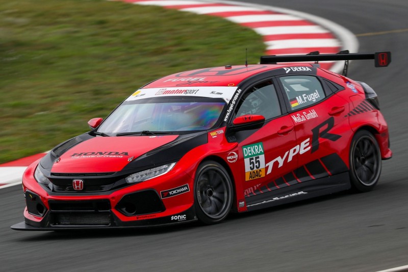 Marcel Fugel im Honda Civic TCR