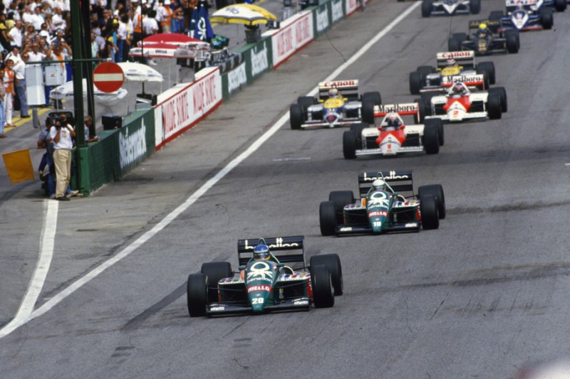 Start zum GP Österreich 1986 auf dem Österreichring in Zeltweg: Gerhard Berger führt