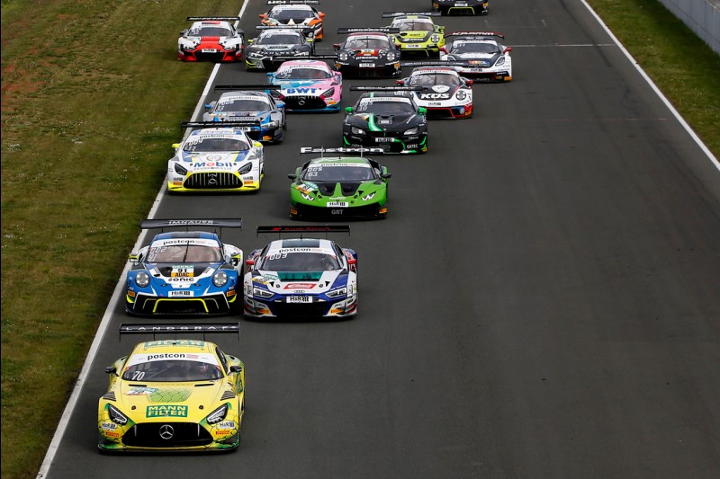 Start zum ADAC GT Masters 2021 in Oschersleben