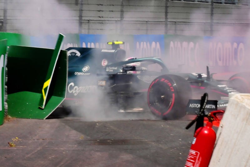 Sebastian Vettel beim Einschlag in die Banden im Freitagstraining zum Frankreich-Grand-Prix 2021 in Le Castellet