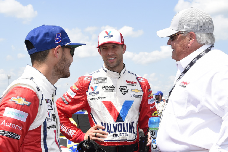 Kyle Larson mit Crewchief Cliff Daniels und Teambesitzer Rick Hendrick