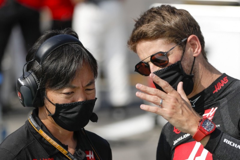 Romain Grosjean mit Haas-Renningenieur Ayao Komatsu