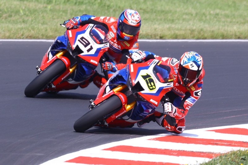 Alvaro Bautista, Leon Haslam