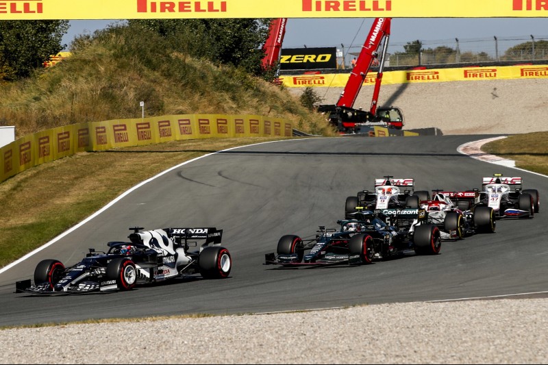 Sebastian Vettel im Aston Martin AMR21 beim Grand Prix der Niederlande der Formel 1 2021 in Zandvoort mitten im Verkehr