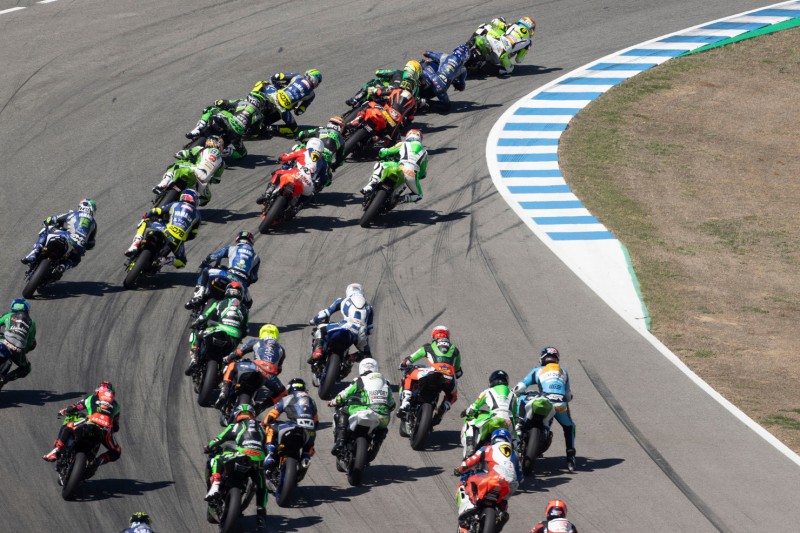 Renn-Action in der Supersport-300-Klasse in Jerez