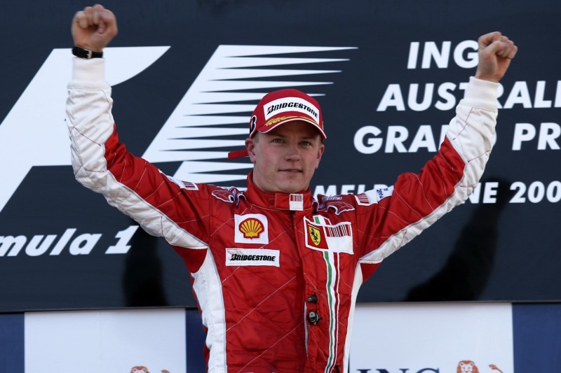 Kimi Räikkönen bejubelt seinen Sieg beim Formel-1-Auftakt 2007 in Melbourne