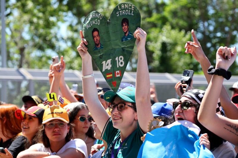 Seltenheitswert haben sie, aber es gibt sie also doch: Die Lance-Stroll-Fans