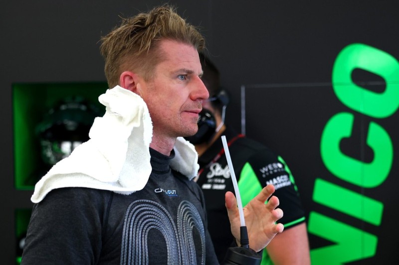 Nico Hülkenberg trägt das Kühlshirt von Chillout Motorsports