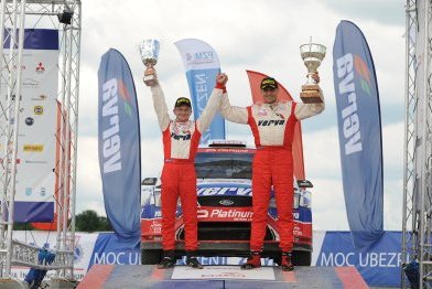 Łukasz Kurzeja i Krzysztof Hołowczyc / Fot. Orlen