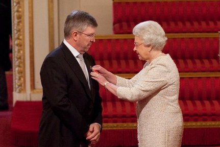 Ross Brawn i Elżbieta II | Fot. Mercedes GP